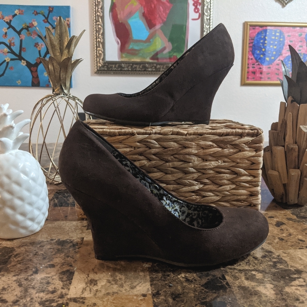 Cato size 8.5 dark chocolate brown wedge heels